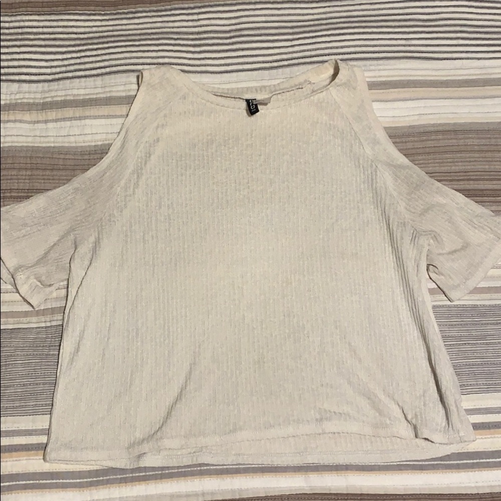 divided sleeve cut off shirt